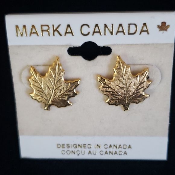 EUC Fashion Jewelry Goldtone Maple Leaf Earrings